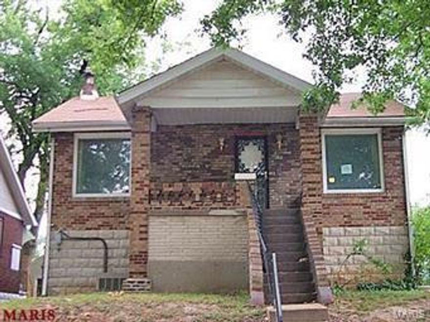 GREAT OPPORTUNITY FOR INVESTMENT PROPERTY BEING OFFERED IN AS IS CONDITION. HOME IS IN NEED OF SOME WORK, SELLER TO MAKE NO REPAIRS NOR PROVIDE ANY INSPECTIONS. PURCHASER'S RELY ON THEIR OWN INSPECTIONS FOR INFORMATIONAL PURPOSES. PURCHASER TO VERIFY SCHOOLS.  EARNEST MONEY TO BE $1,000.00, WITH PROOF OF FUNDS AND/OR PRE-APPROVAL TO BE SUBMITTED WITH ALL OFFERS.  OFFERS TO BE SUBMITTED ON A SPECIAL SALE CONTRACT. 


TENANT OCCUPIED PROPERTY MONTH TO MONTH, PLEASE DO NOT DISTURB TENANT.  PLEASE ALLOW 24 HOURS NOTICE FOR SHOWINGS.  SHOWINGS MONDAY, WEDNESDAY, FRIDAY AFTER 3PM.