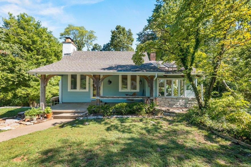 Additional Rooms: Sun Room