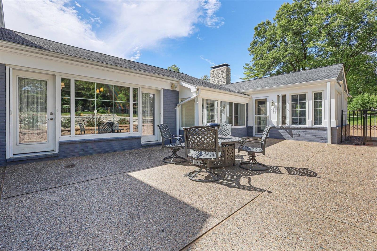 Huntleigh Manor - Residential