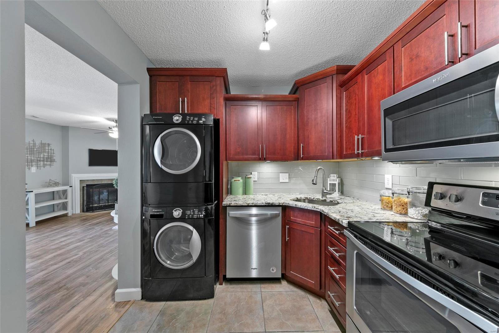 Brentwood Forest Condo Ph Six T - Residential