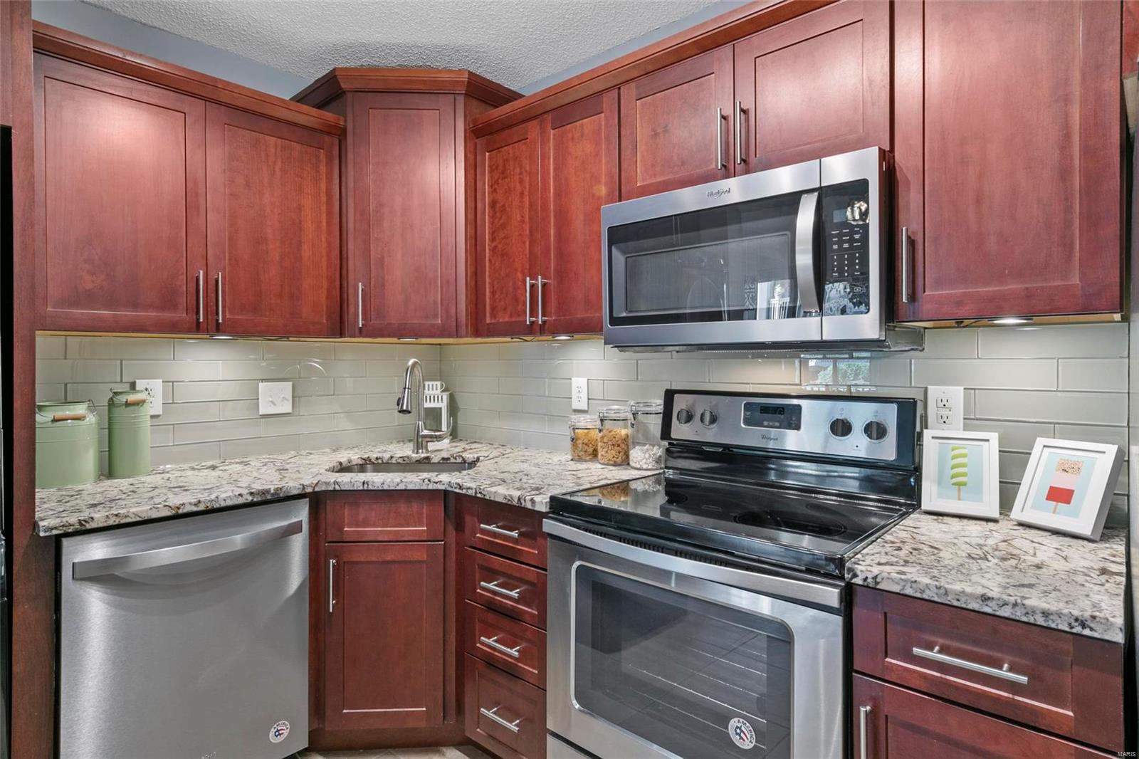 Brentwood Forest Condo Ph Six T - Residential