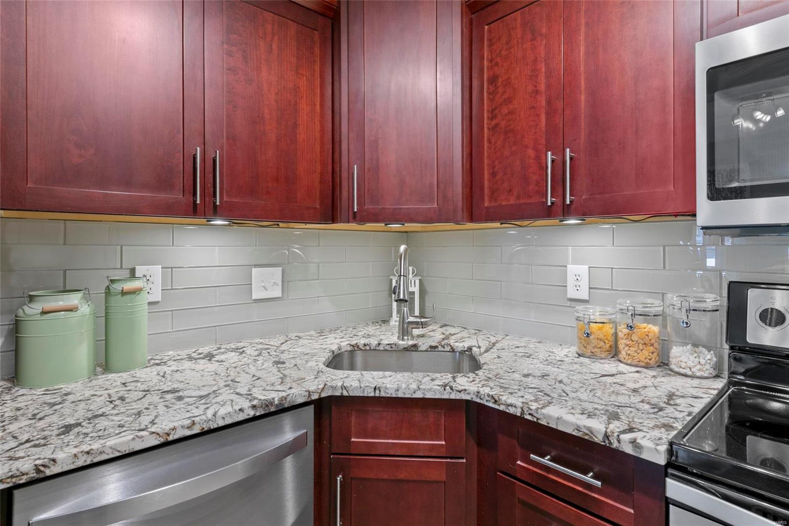 Brentwood Forest Condo Ph Six T - Residential