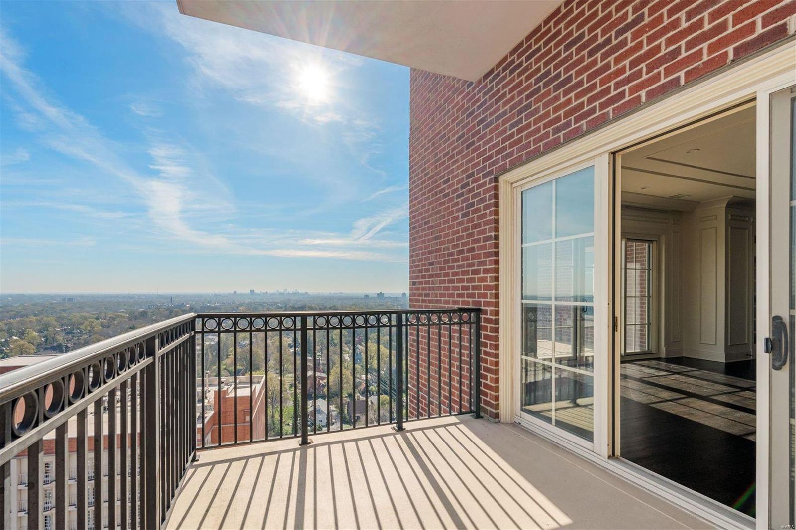 Plaza In Clayton A Condo The - Residential