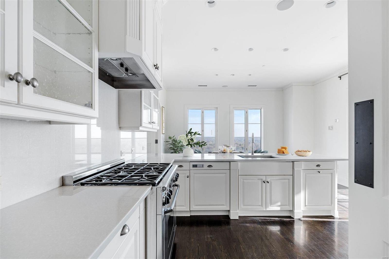 Plaza In Clayton A Condo The - Residential