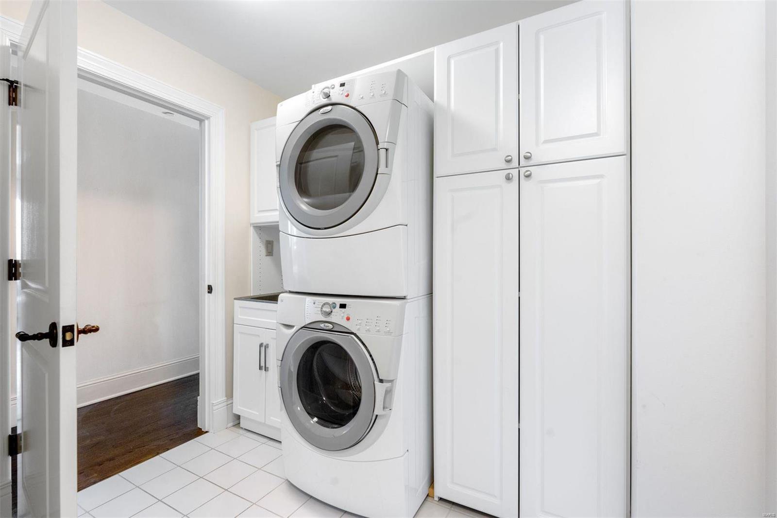 Plaza In Clayton A Condo The - Residential