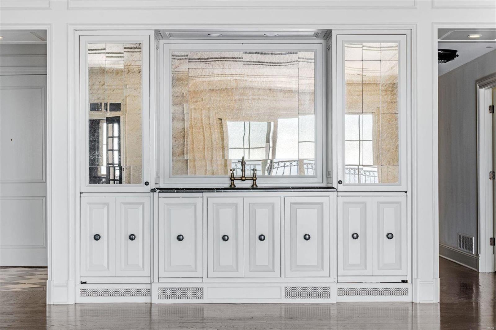 Plaza In Clayton A Condo The - Residential