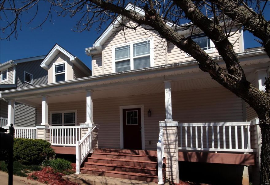 One and half story home, excellent condition, almost like new. Open floor plan with 9' ceiling, first floor master bedroom, first floor launtry. Nice size loft on 2nd floor. Natural color. new paint, new roof.