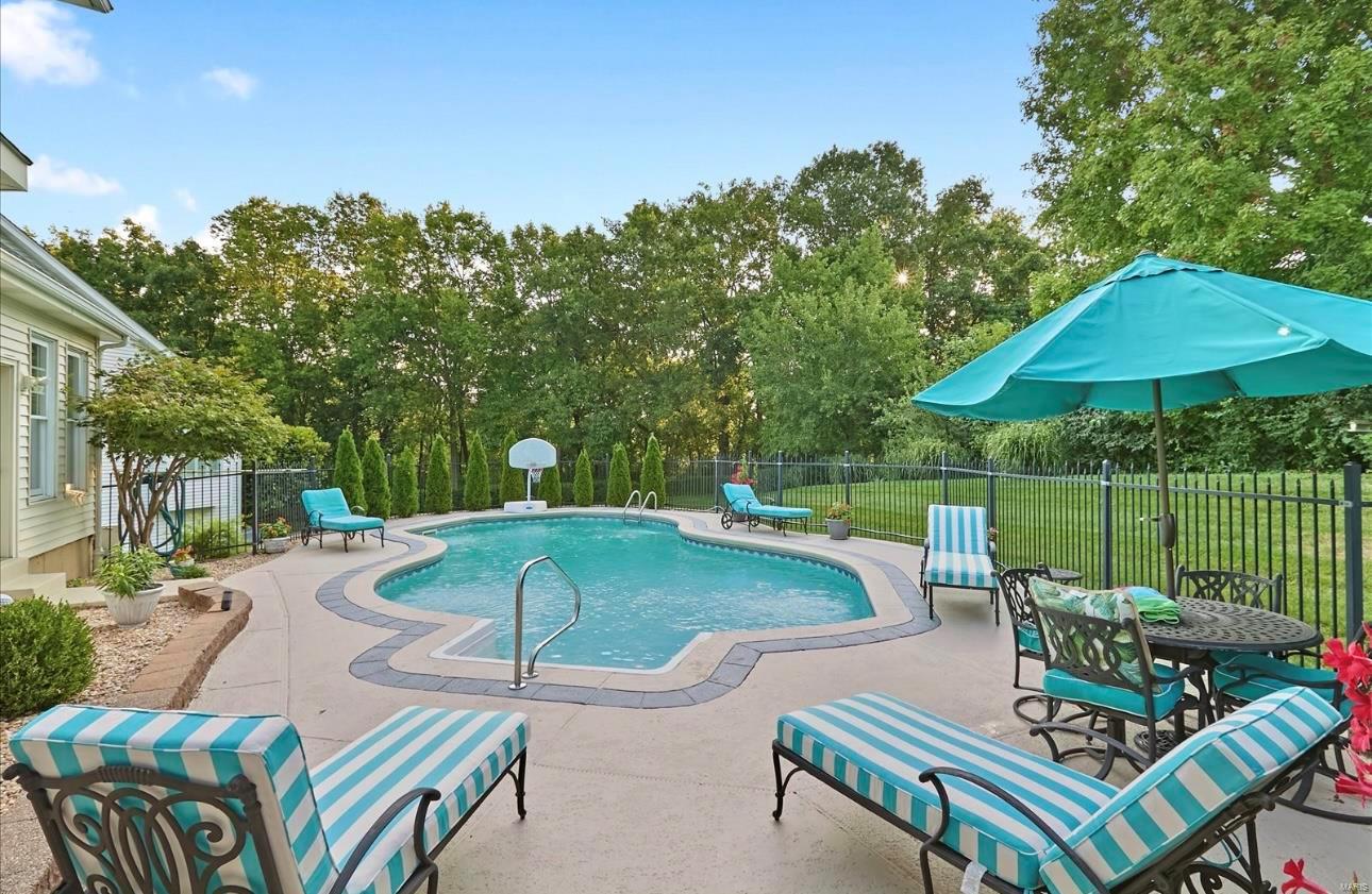 Manors Of Town & Country Bristol Manor - Residential