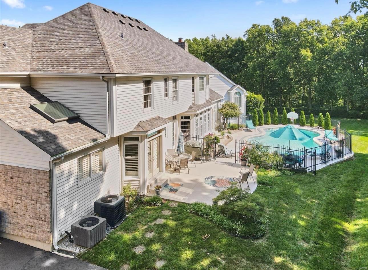 Manors Of Town & Country Bristol Manor - Residential