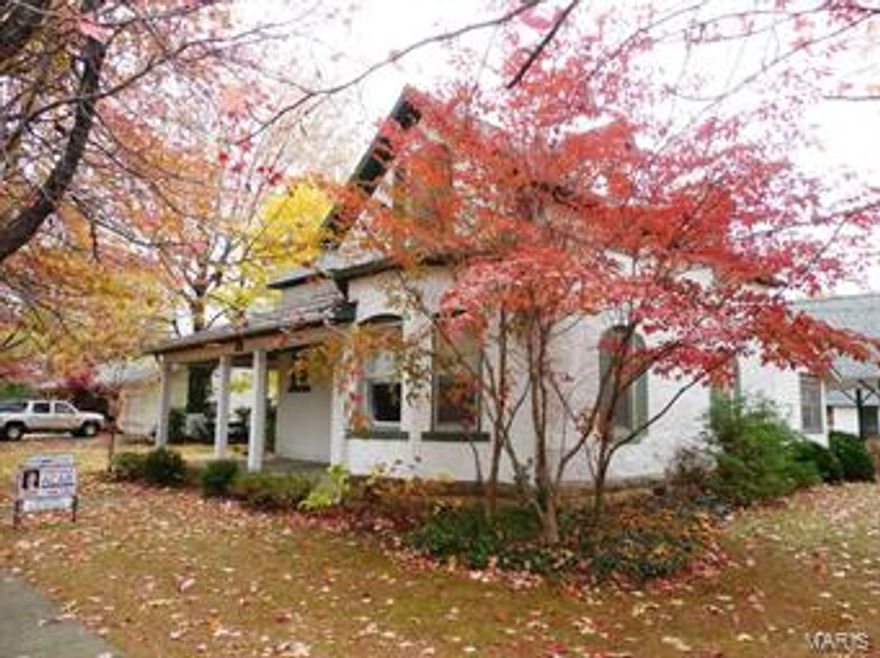 Beautiful, Historic AND Fully Renovated! Built in 1900, this incredible home has a split personality...all the old world charm mixed with amenities you can't always find in these period houses. New custom kitchen addition in 2005 boasts quartz and sandstone counter tops, center island w/ breakfast bar, 42" maple cabinets, laundry area and more. New central A/C installed throughout the home in 2010, electric updated in 2009, water lines replaced in 2006, bath on main floor w/ shower added in 2003, new 95% efficient hot water heating system installed 2012, new roof in 2013, the list goes on and on. And, if that wasn't enough...the Park, Library and Tiger Shark Water Park are just a block away for easy biking or walking. Ask to see this home today! Additional Rooms: Sun Room