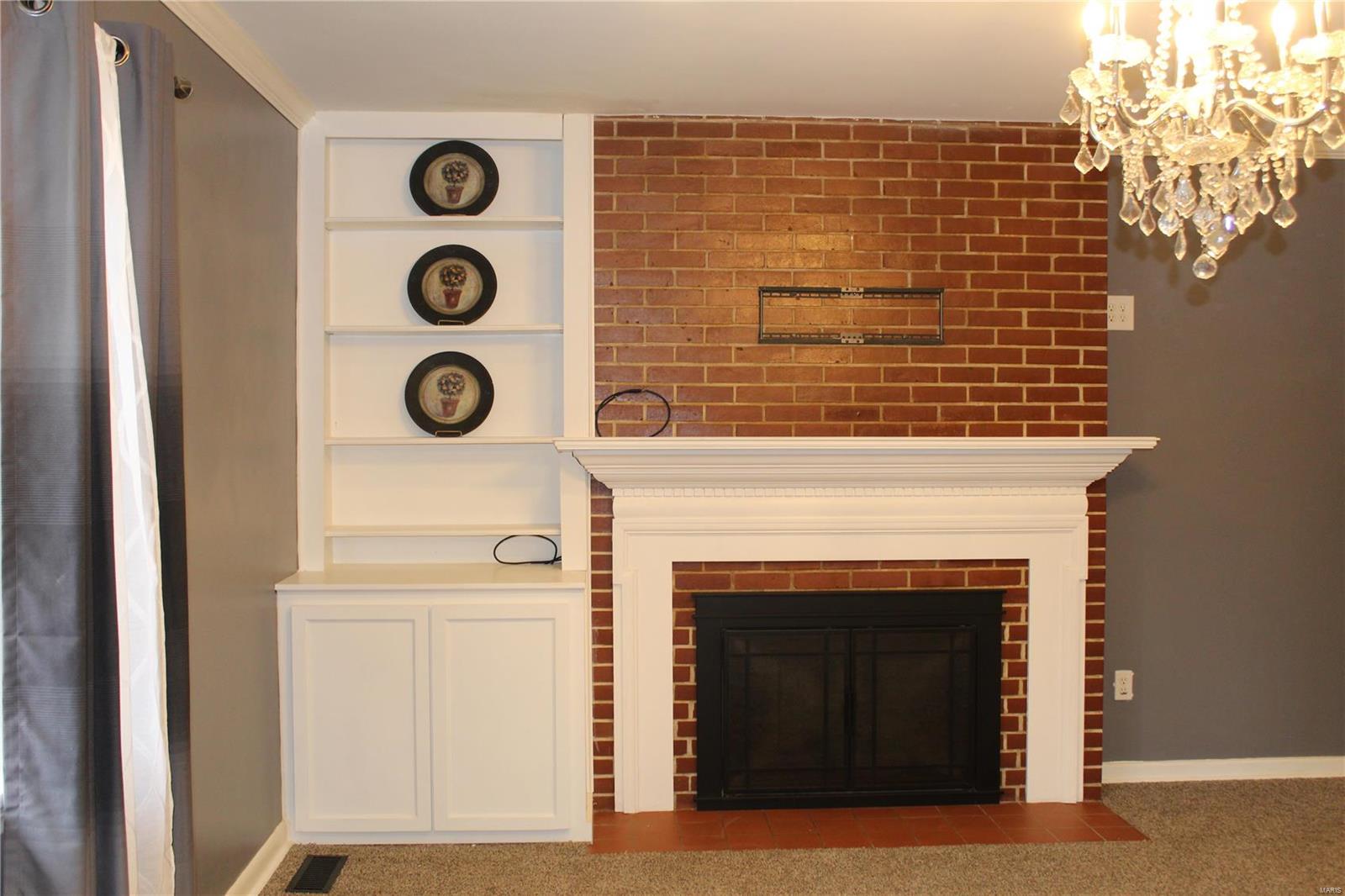 Godfrey, Illinois 62035, United States, 2 Bedrooms Bedrooms, ,2 BathroomsBathrooms,Residential,Pending,27290