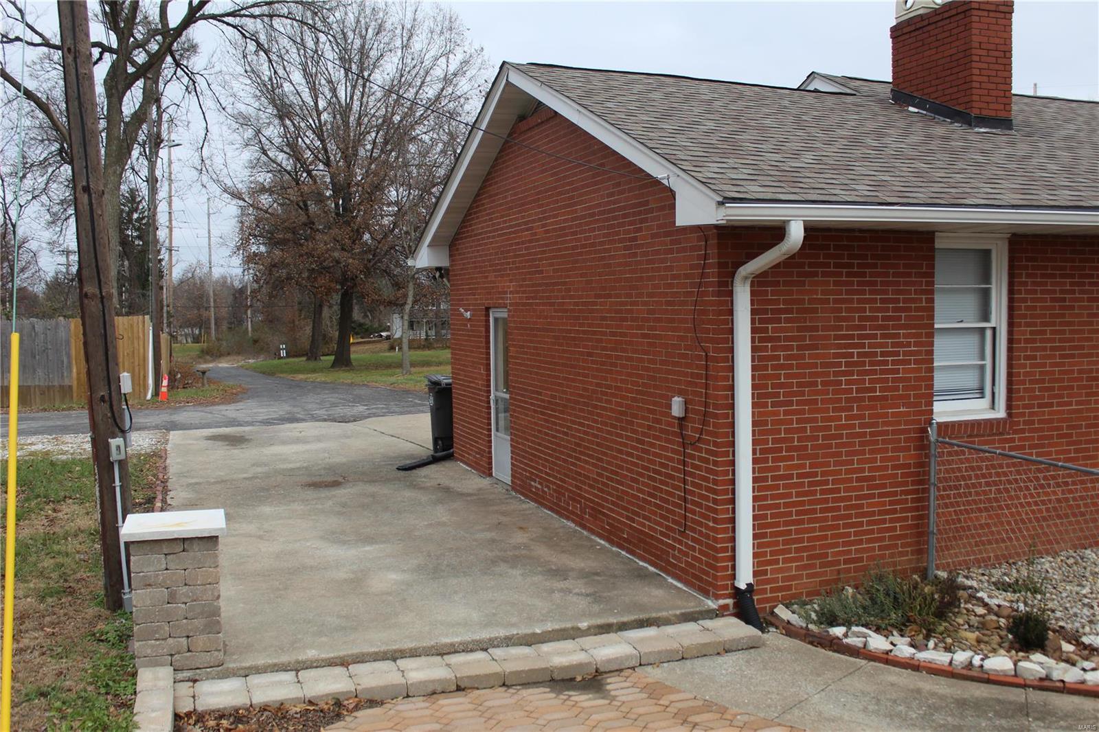 Godfrey, Illinois 62035, United States, 2 Bedrooms Bedrooms, ,2 BathroomsBathrooms,Residential,Pending,27290