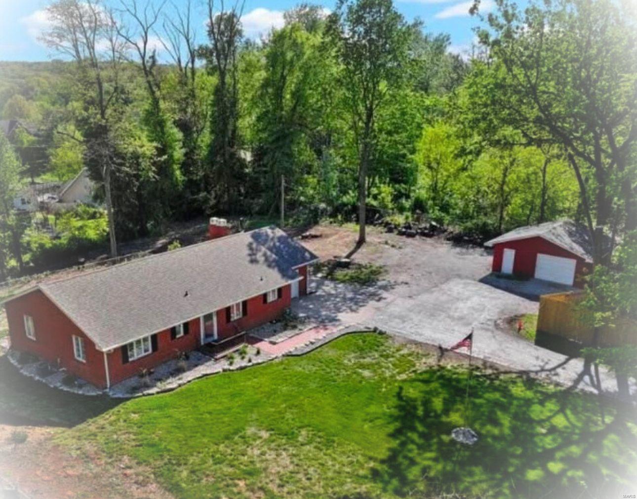 Godfrey, Illinois 62035, United States, 2 Bedrooms Bedrooms, ,2 BathroomsBathrooms,Residential,Pending,27290