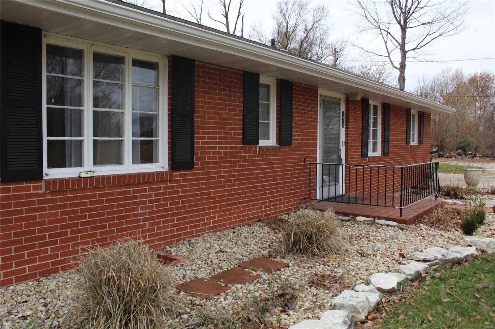 Godfrey, Illinois 62035, United States, 2 Bedrooms Bedrooms, ,2 BathroomsBathrooms,Residential,Pending,27290