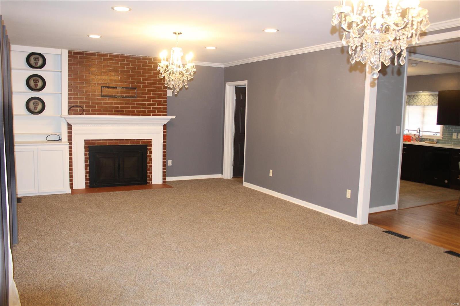 Godfrey, Illinois 62035, United States, 2 Bedrooms Bedrooms, ,2 BathroomsBathrooms,Residential,Pending,27290