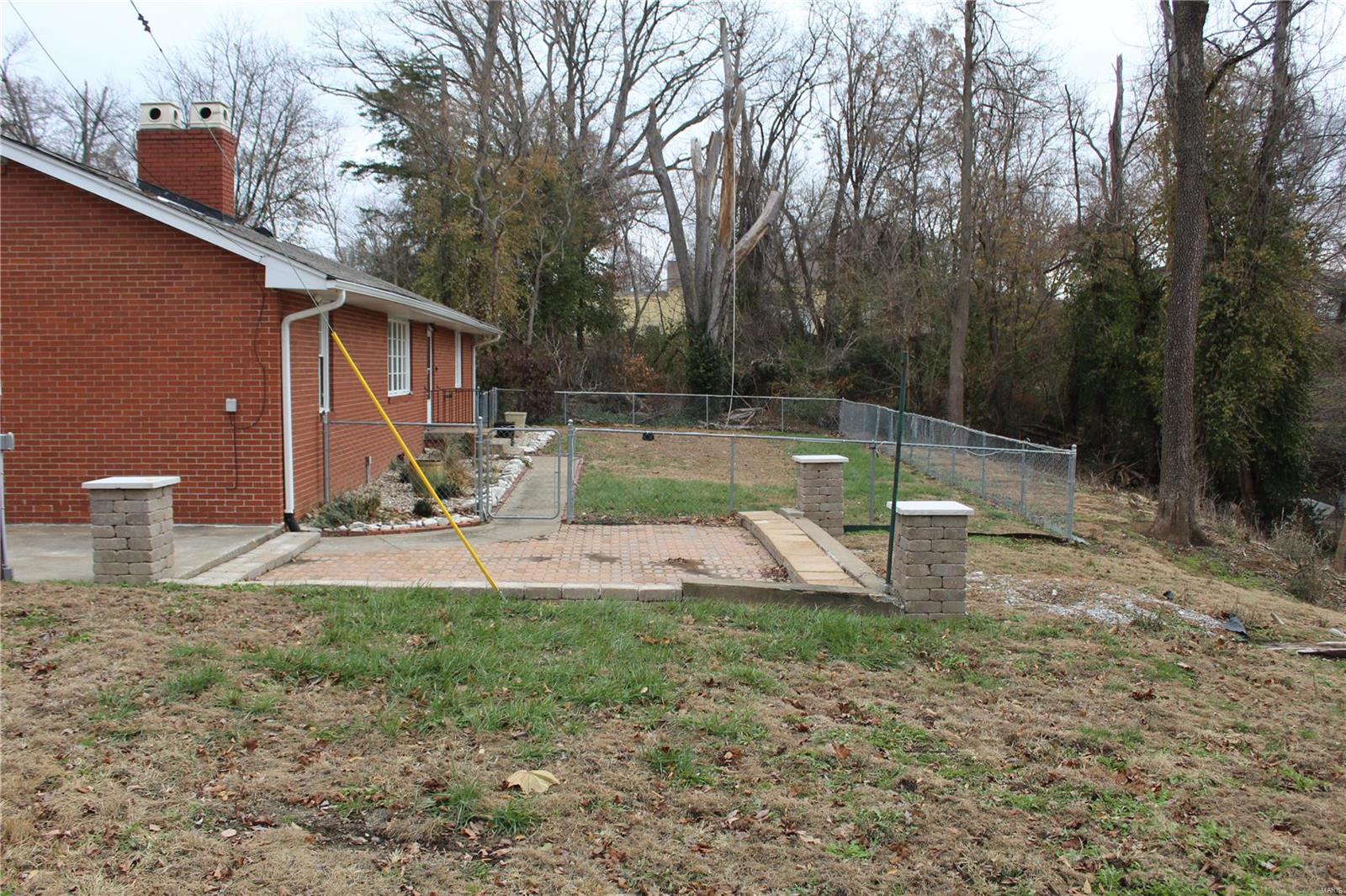 Godfrey, Illinois 62035, United States, 2 Bedrooms Bedrooms, ,2 BathroomsBathrooms,Residential,Pending,27290