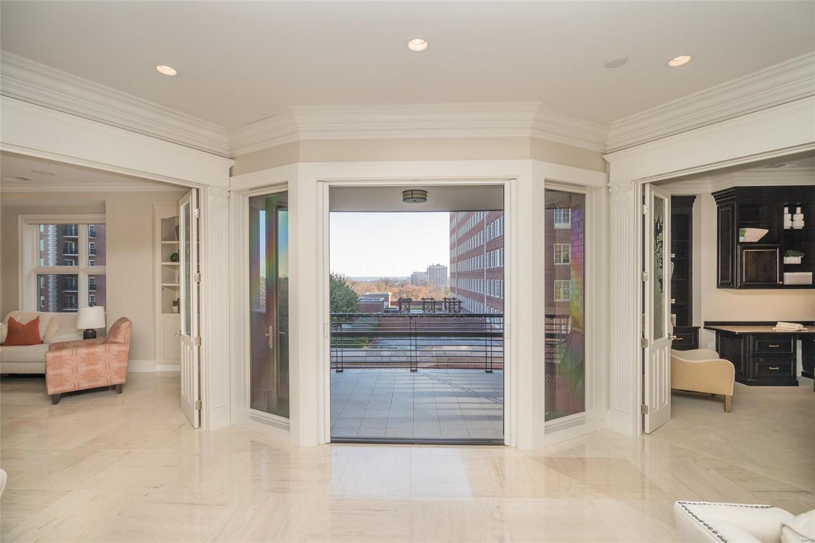 Crescent Condo - Residential