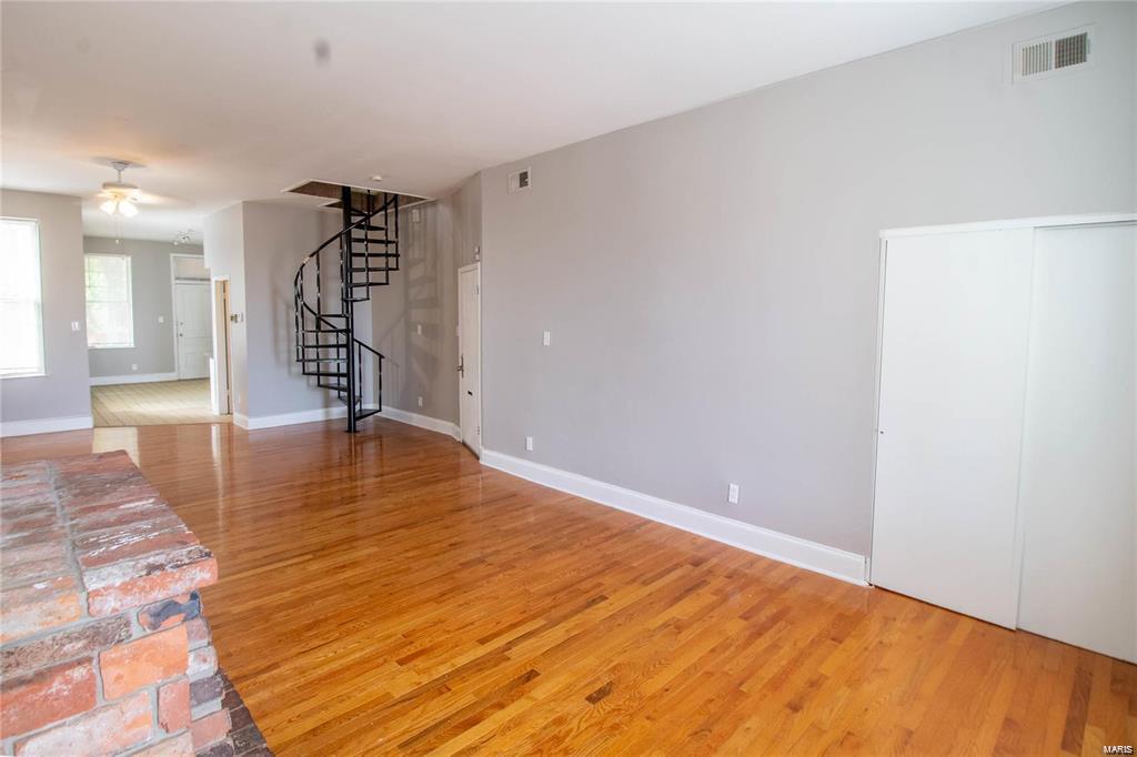 St Louis, Missouri 63104, United States, 2 Bedrooms Bedrooms, ,2 BathroomsBathrooms,Residential,Active,87096