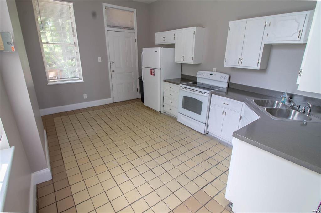 St Louis, Missouri 63104, United States, 2 Bedrooms Bedrooms, ,2 BathroomsBathrooms,Residential,Active,87096