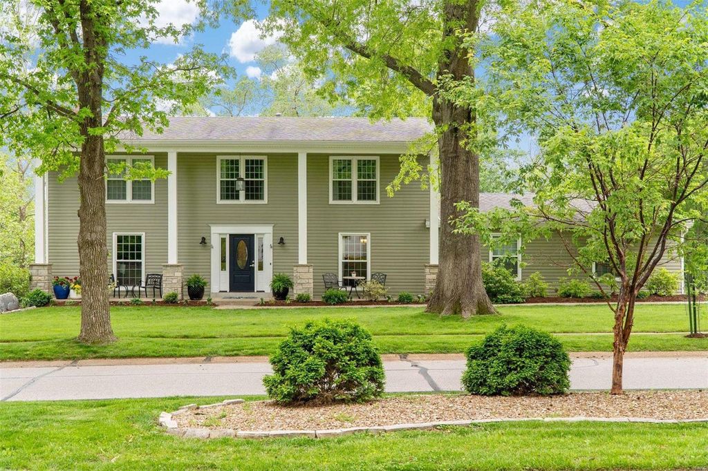 13682 Peacock Farm Road, Town and Country, Missouri Single Family Home