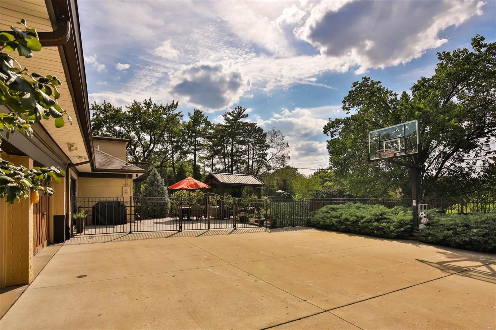 Country Aire - Residential