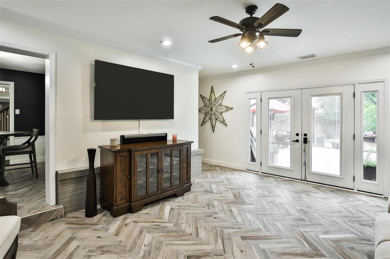 Country Aire - Residential