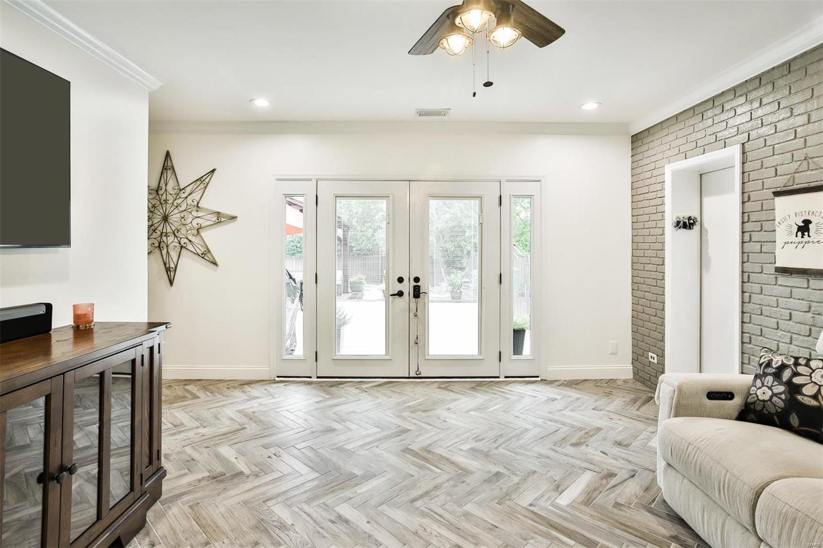 Country Aire - Residential