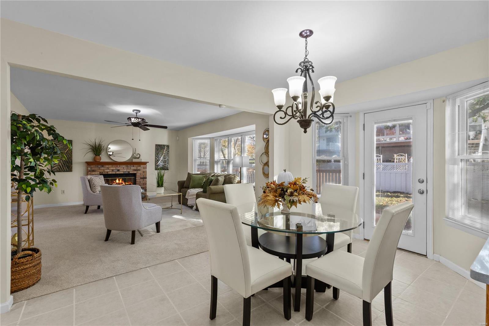 St Peters, Missouri 63376, United States, 4 Bedrooms Bedrooms, ,3 BathroomsBathrooms,Residential,Pending,36203