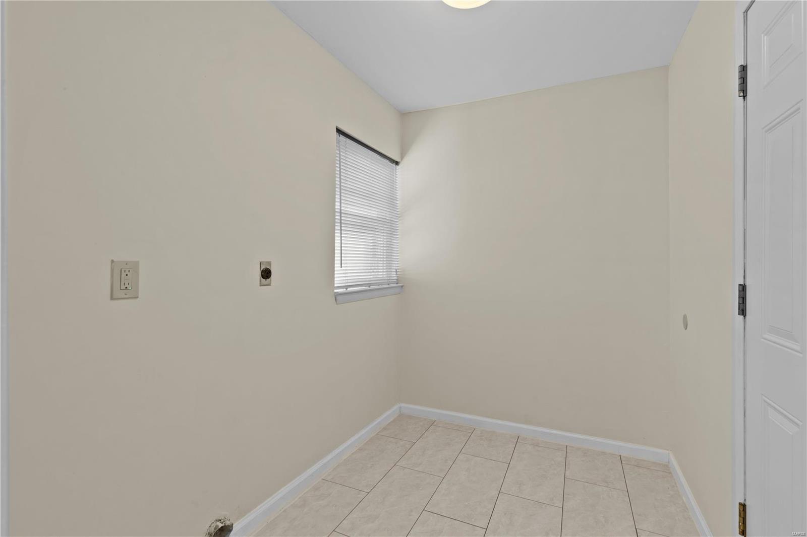 St Peters, Missouri 63376, United States, 4 Bedrooms Bedrooms, ,3 BathroomsBathrooms,Residential,Pending,36203