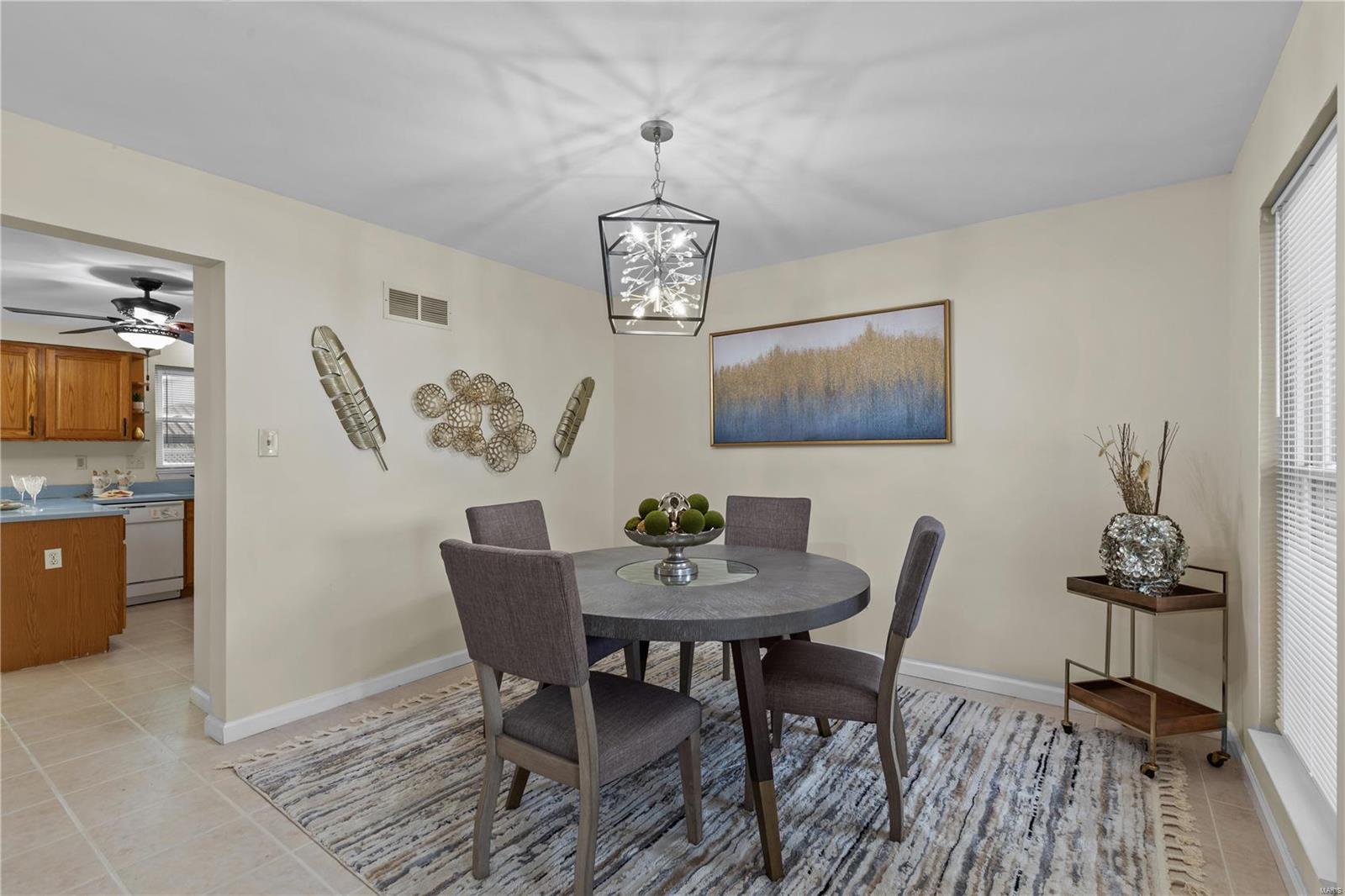 St Peters, Missouri 63376, United States, 4 Bedrooms Bedrooms, ,3 BathroomsBathrooms,Residential,Pending,36203