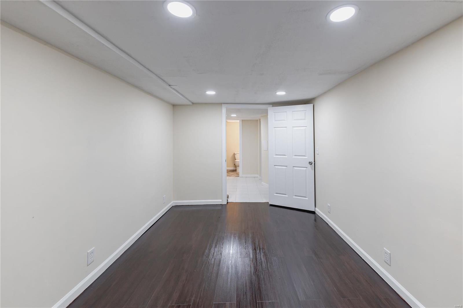 Maryland Heights, Missouri 63043, United States, 3 Bedrooms Bedrooms, ,2 BathroomsBathrooms,Residential,Pending,28079