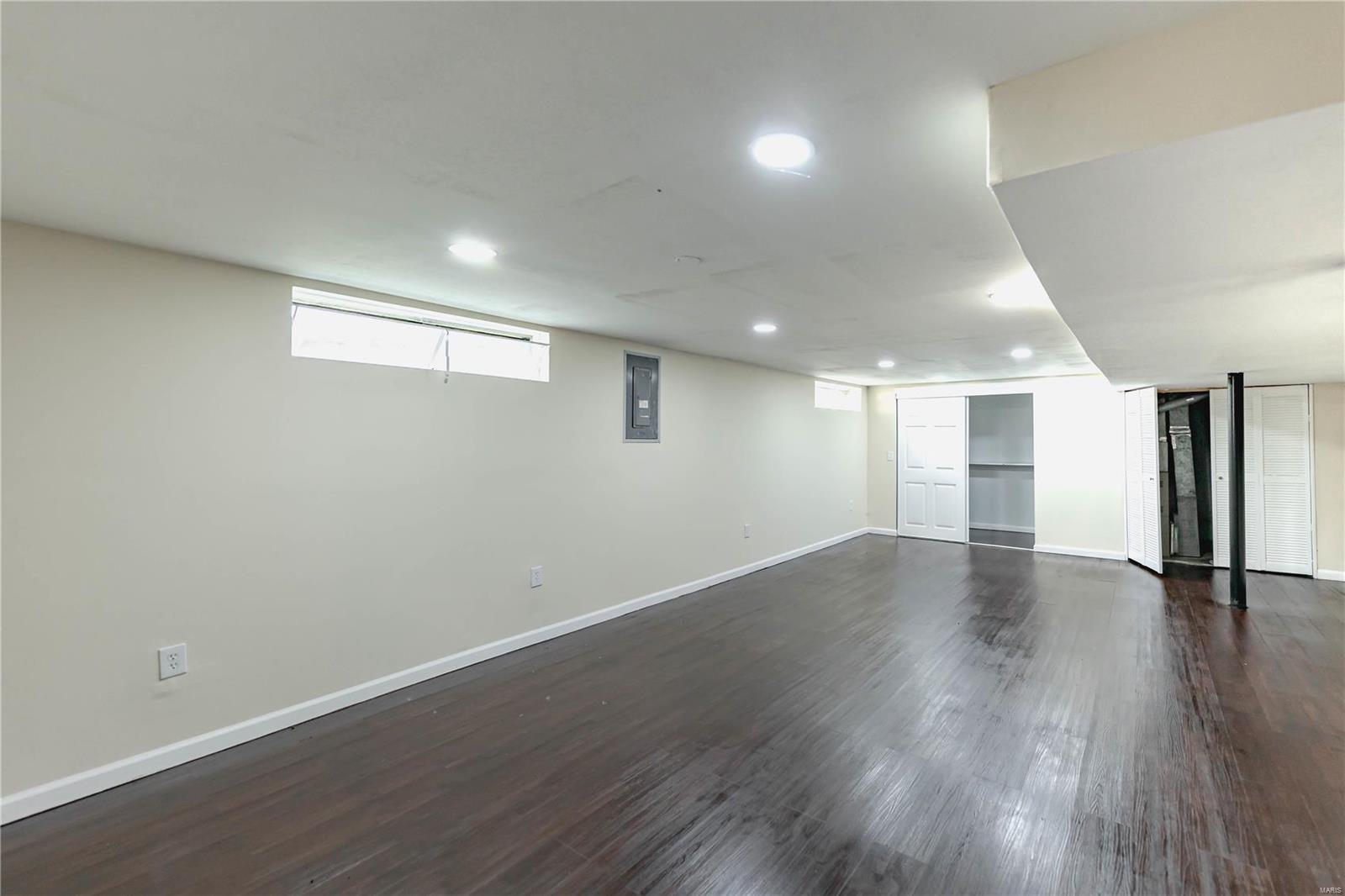 Maryland Heights, Missouri 63043, United States, 3 Bedrooms Bedrooms, ,2 BathroomsBathrooms,Residential,Pending,28079