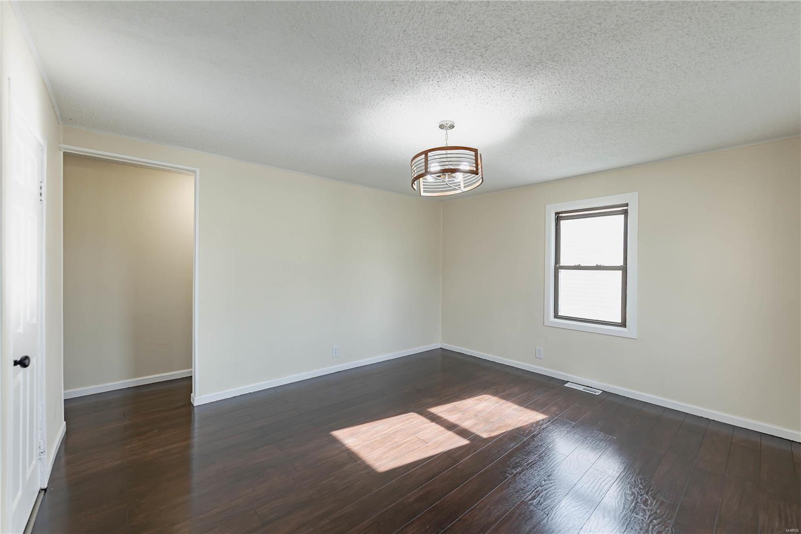 Maryland Heights, Missouri 63043, United States, 3 Bedrooms Bedrooms, ,2 BathroomsBathrooms,Residential,Pending,28079