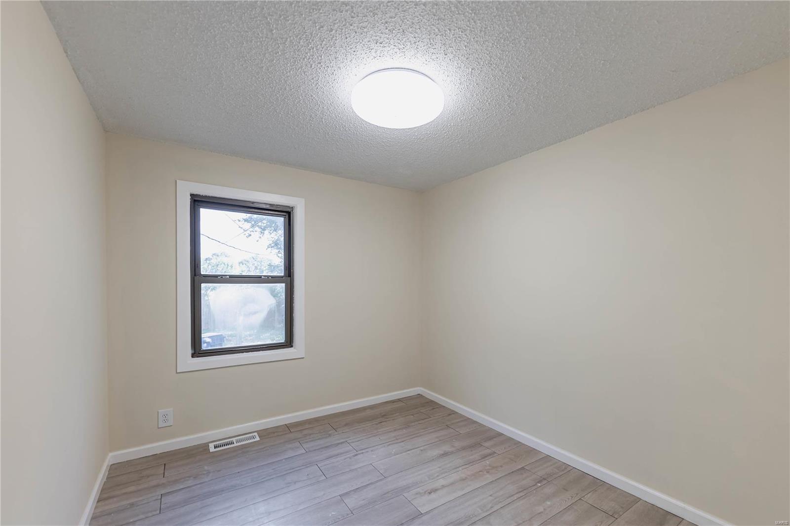 Maryland Heights, Missouri 63043, United States, 3 Bedrooms Bedrooms, ,2 BathroomsBathrooms,Residential,Pending,28079