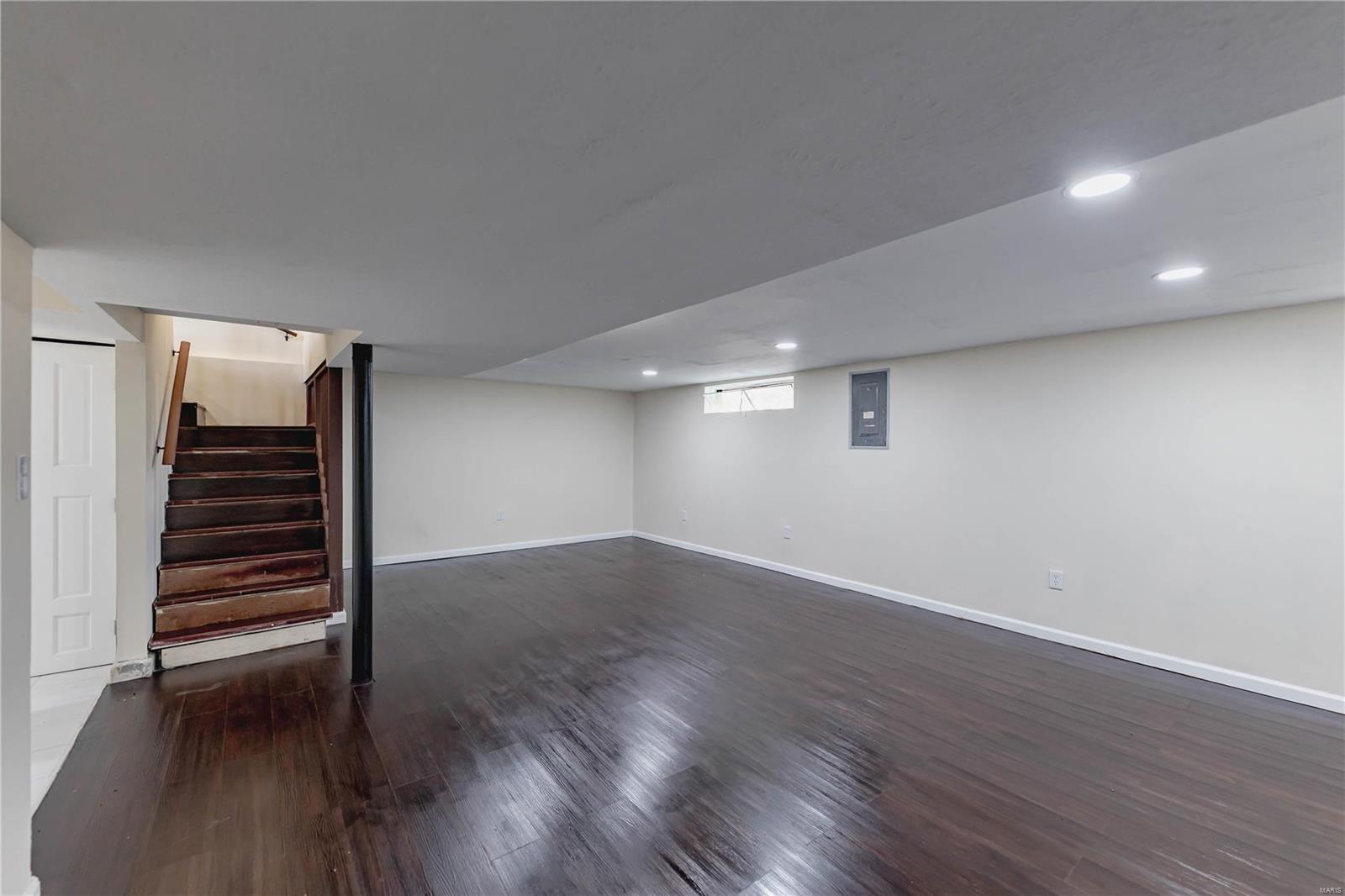 Maryland Heights, Missouri 63043, United States, 3 Bedrooms Bedrooms, ,2 BathroomsBathrooms,Residential,Pending,28079