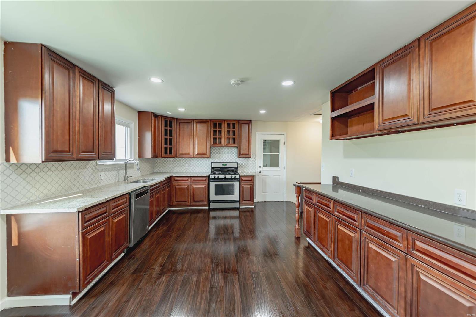 Maryland Heights, Missouri 63043, United States, 3 Bedrooms Bedrooms, ,2 BathroomsBathrooms,Residential,Pending,28079