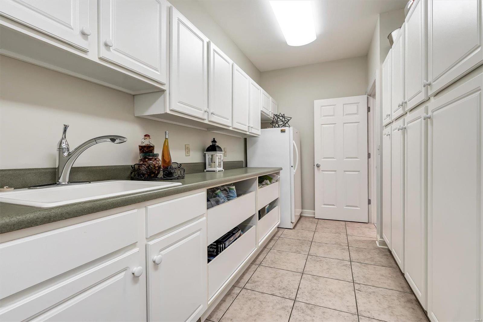 Town & Country Manor - Residential