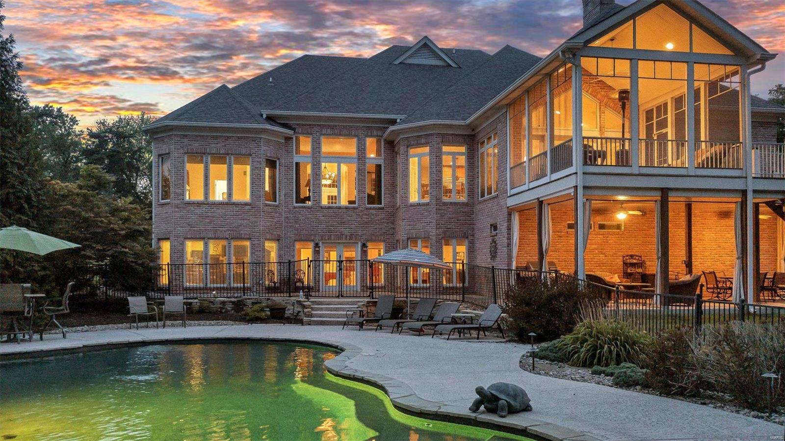 Town & Country Manor - Residential