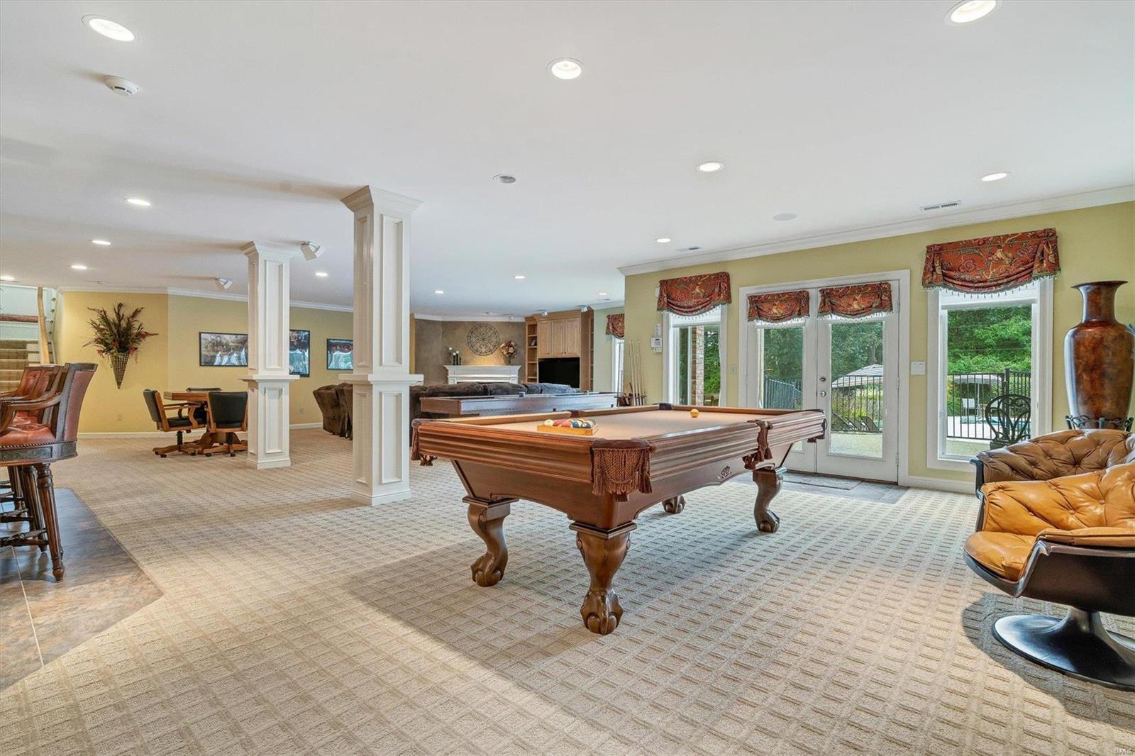 Town & Country Manor - Residential