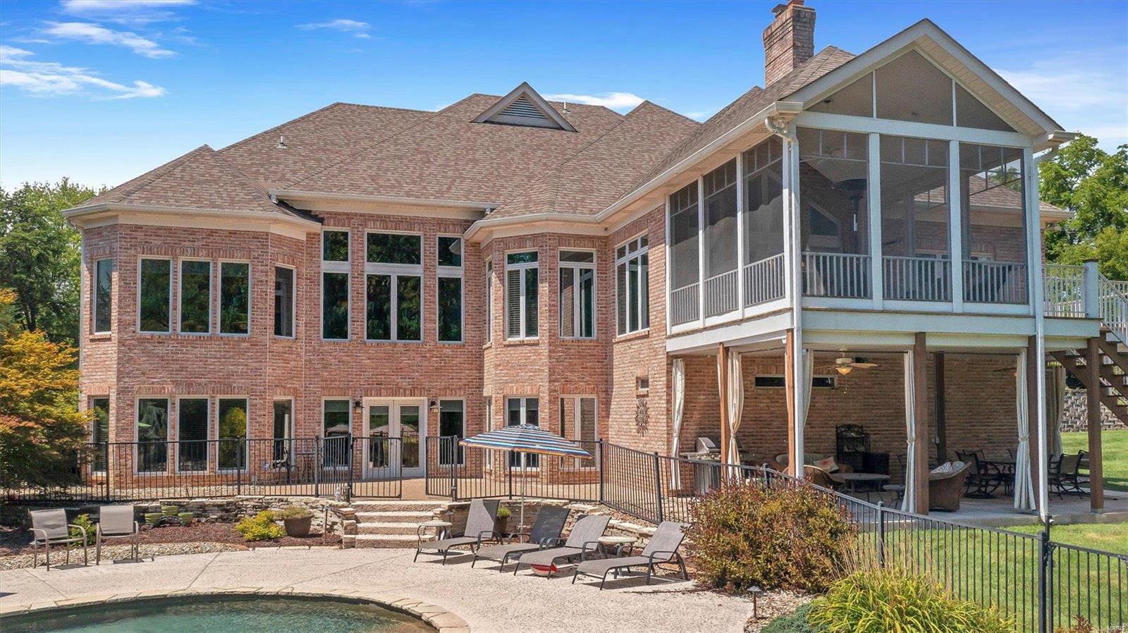 Town & Country Manor - Residential