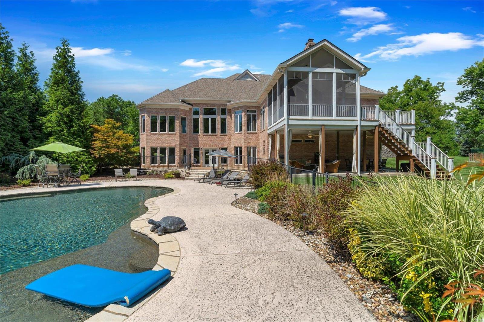 Town & Country Manor - Residential