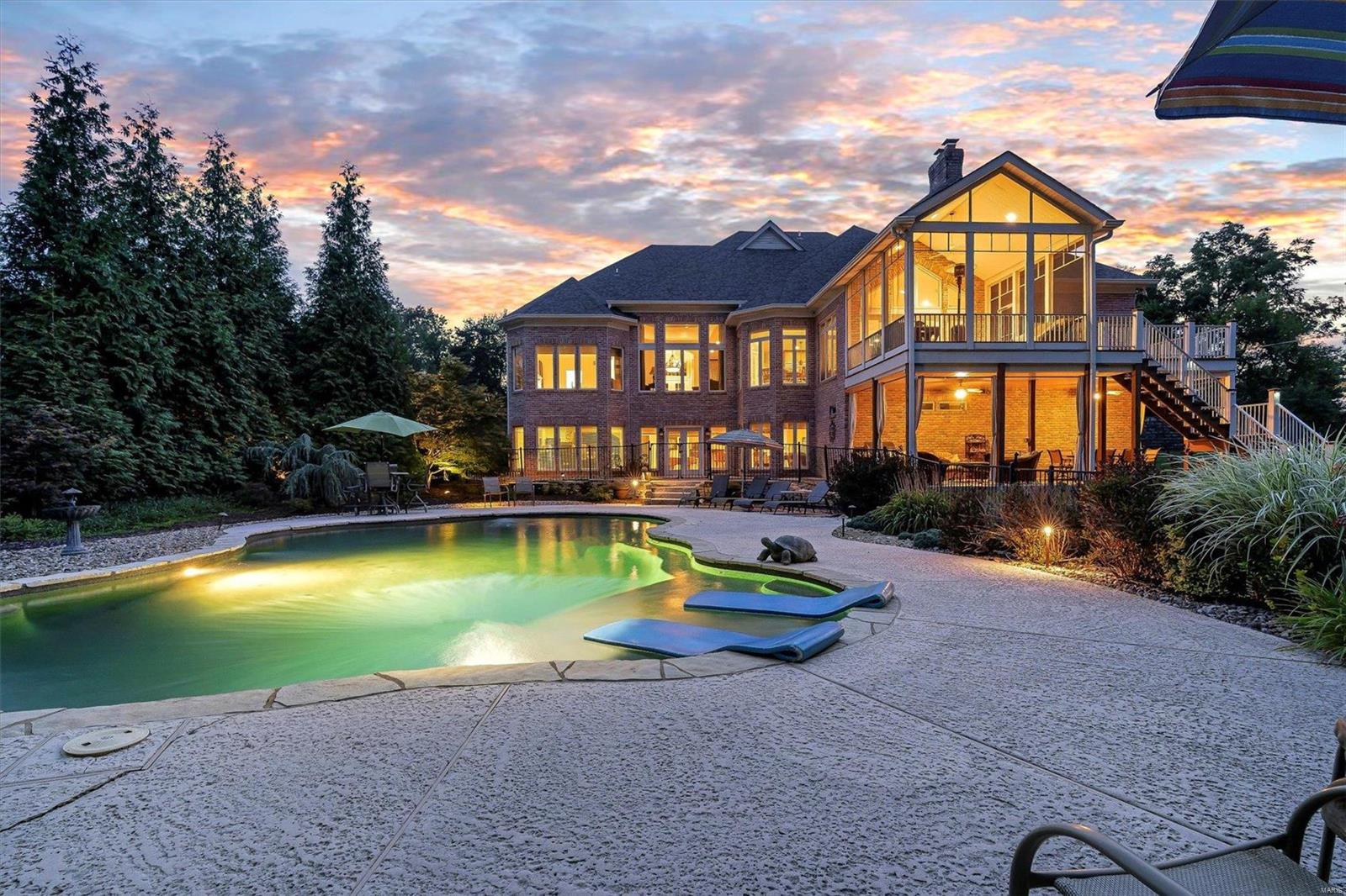 Town & Country Manor - Residential