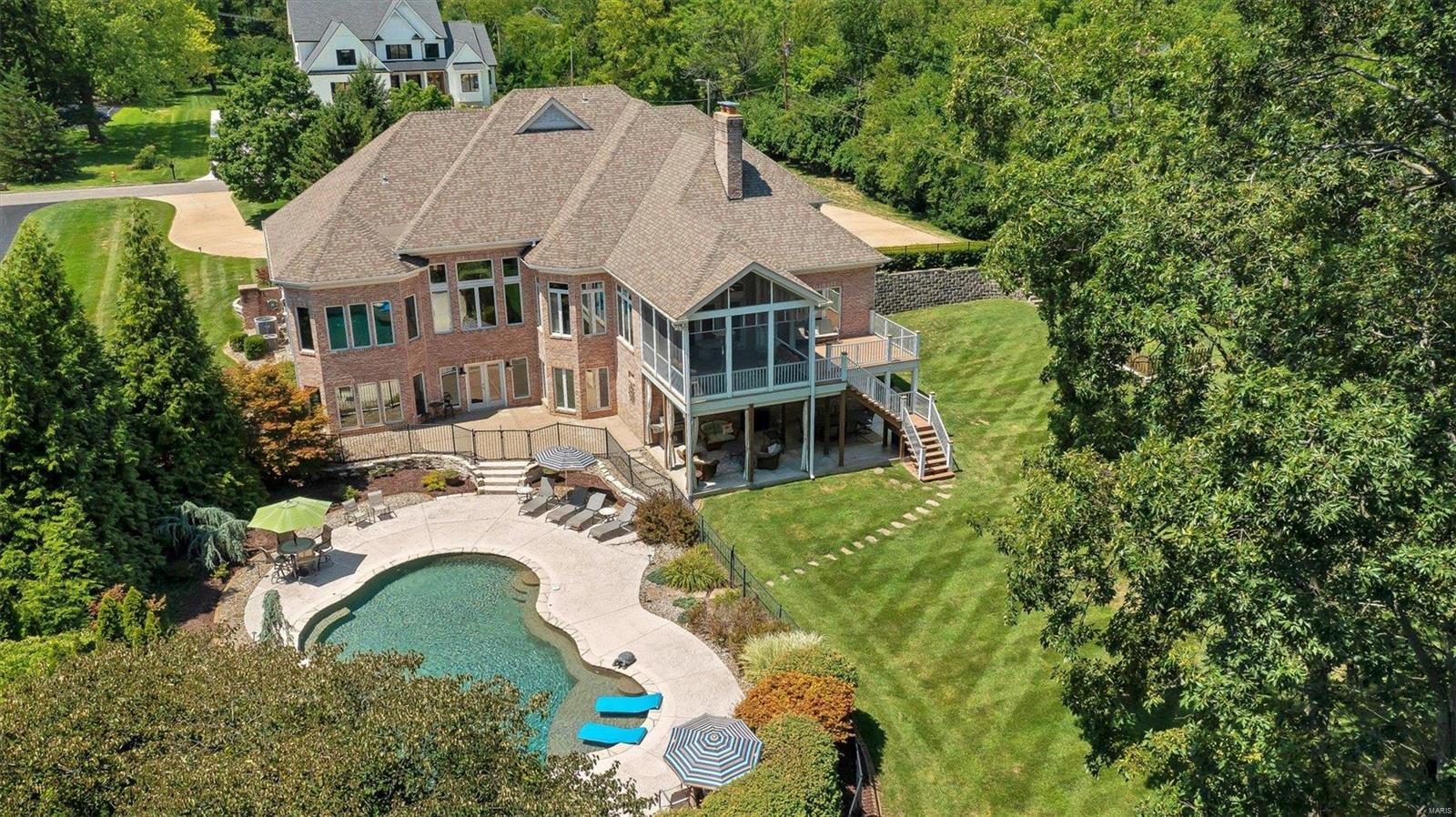 Town & Country Manor - Residential