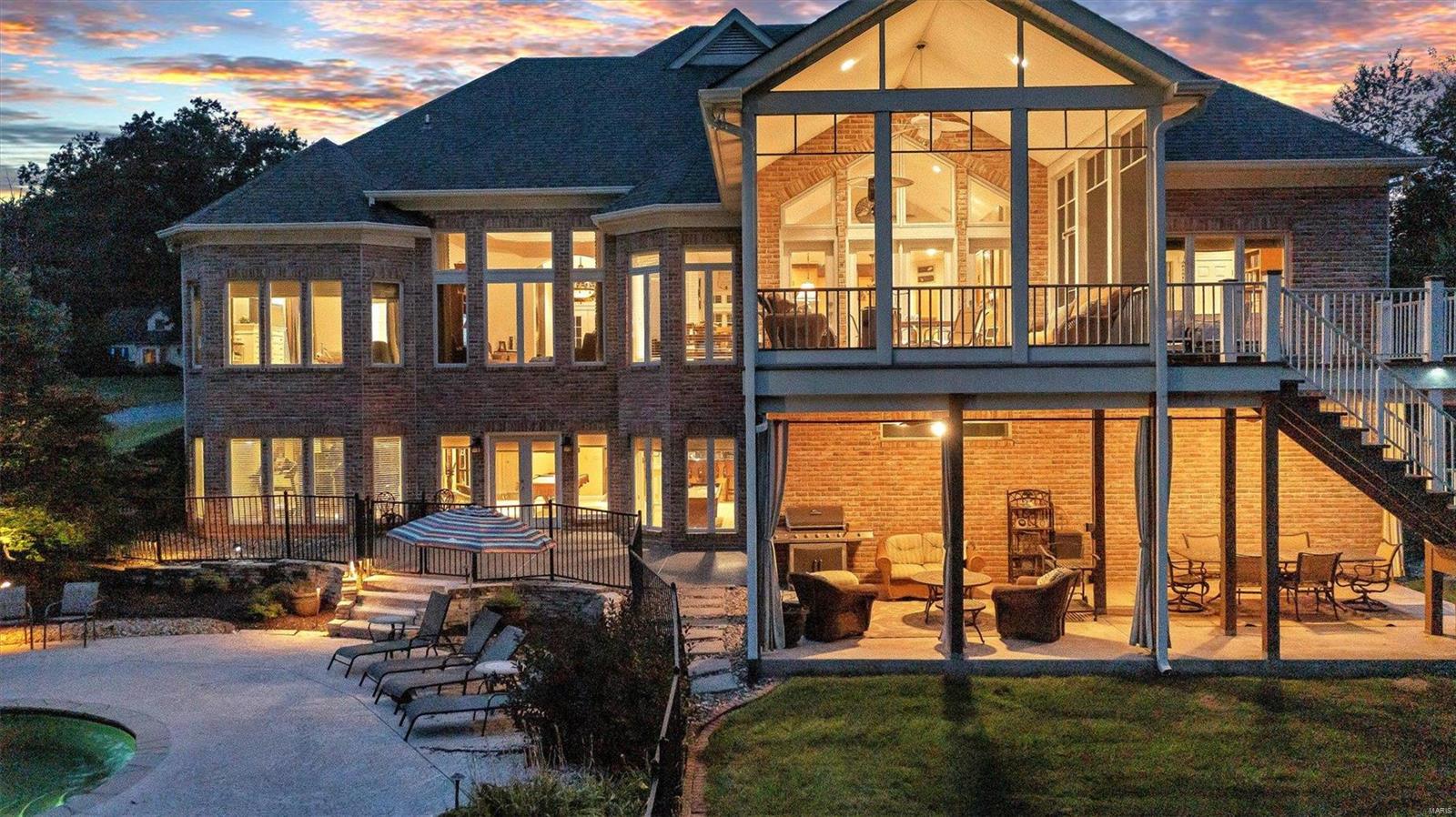 Town & Country Manor - Residential