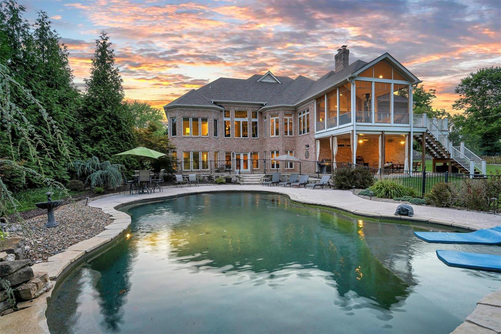 Town & Country Manor - Residential