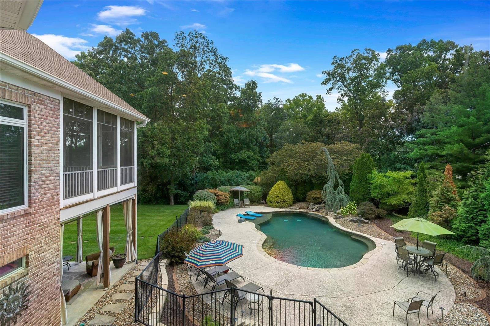 Town & Country Manor - Residential