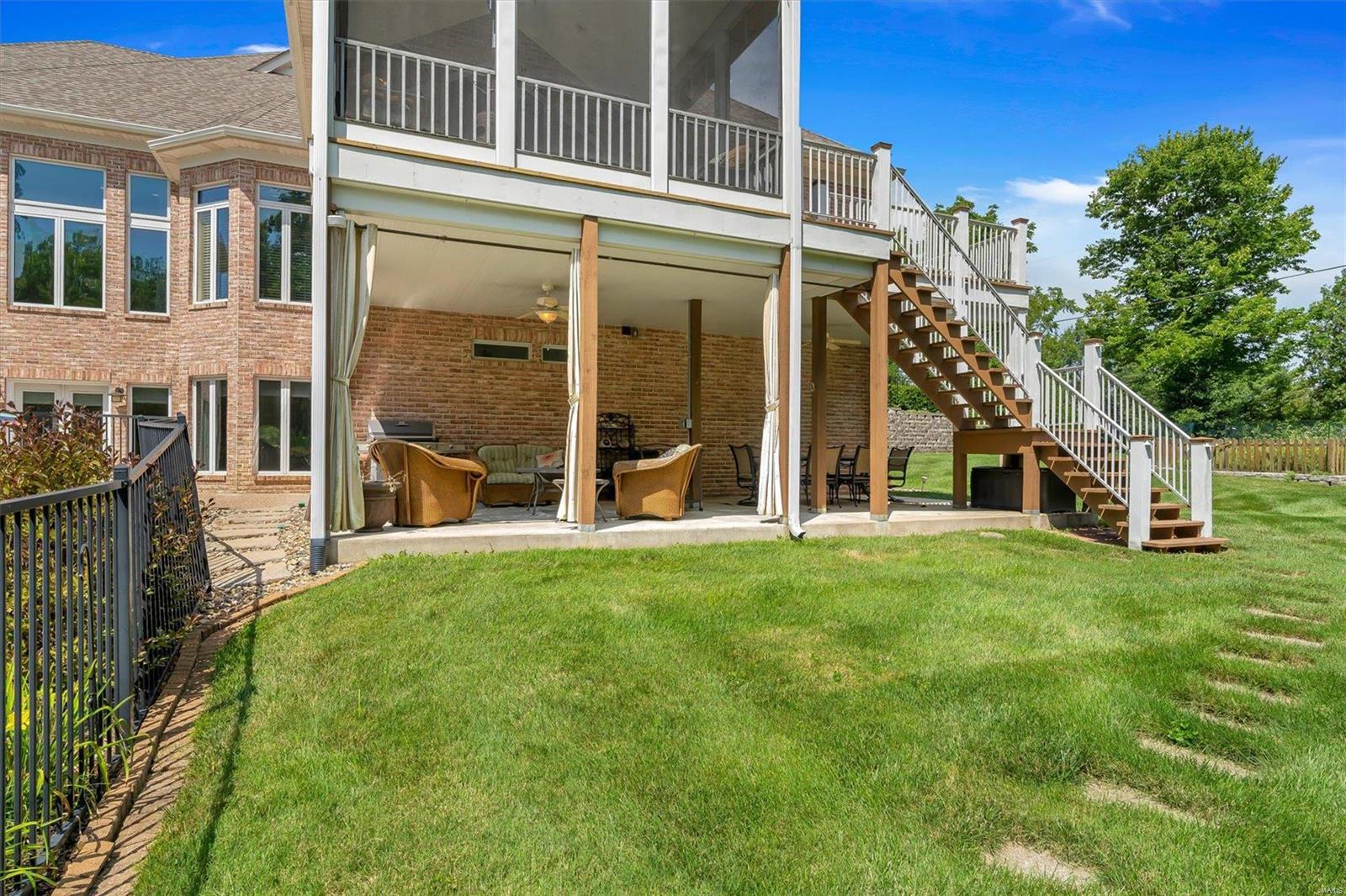 Town & Country Manor - Residential