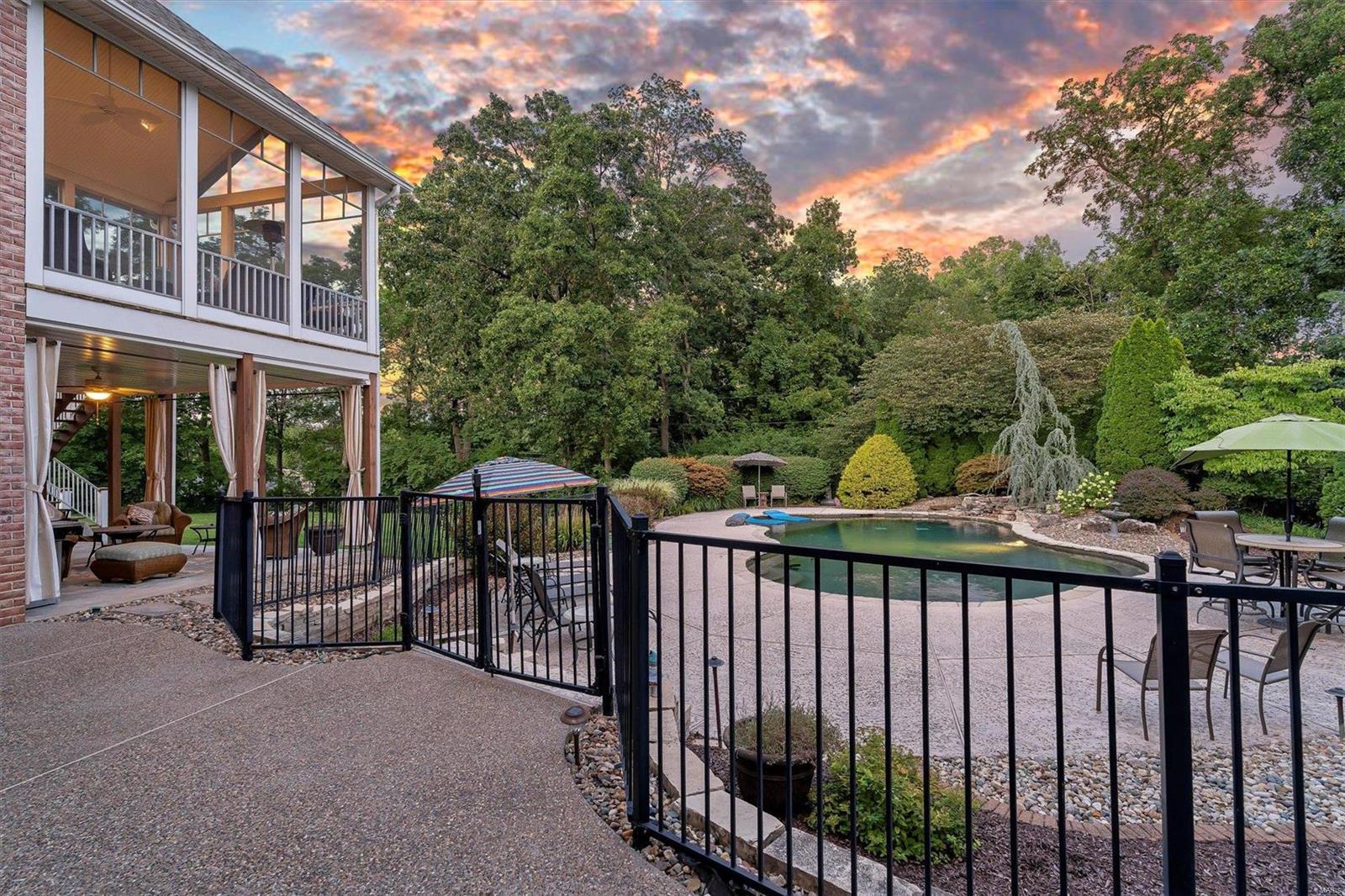 Town & Country Manor - Residential