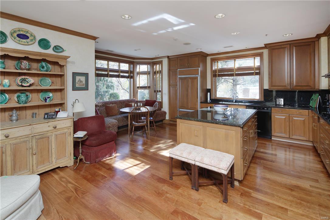 Residence At 800 S Hanley A Condo - Residential