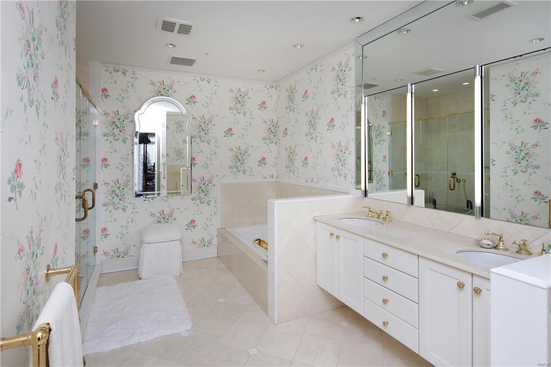 Residence At 800 S Hanley A Condo - Residential